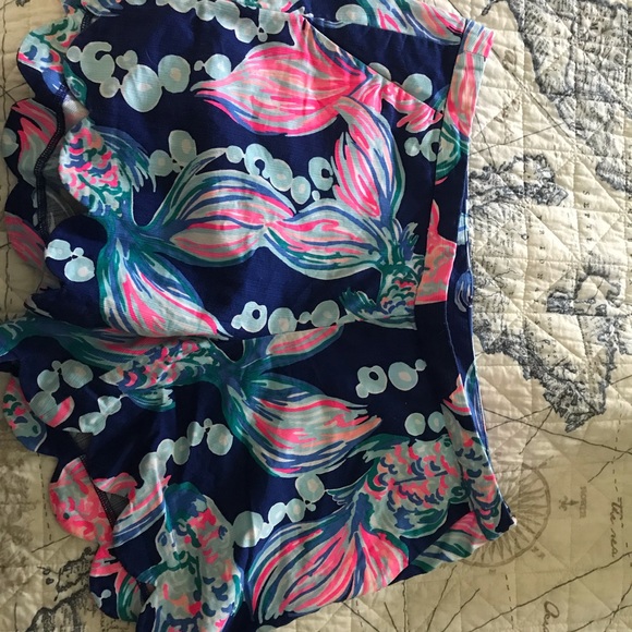 Lily Pulitzer 5” scallop shorts size 6 - Picture 1 of 3